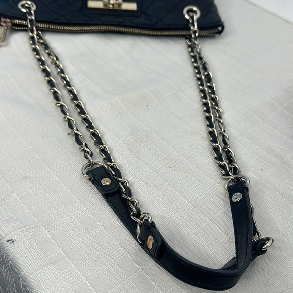 DKNY quilted leather handbag and wallet set. - Picture 12 of 17